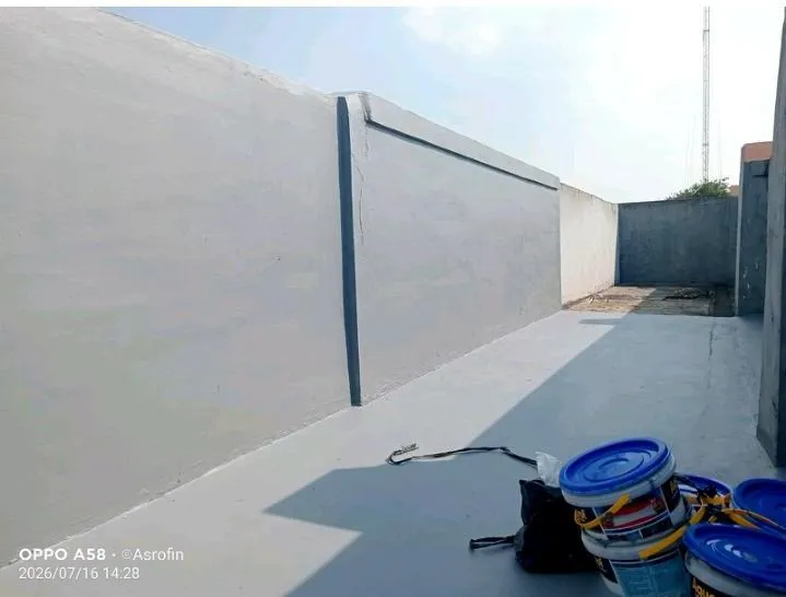 Area penyimpanan dengan lapisan dasar Aquaproof dan material waterproofing di hub logistik Lalamove Daan Mogot