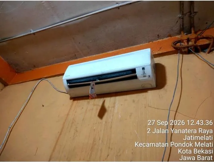 Unit indoor AC di ruang admin SiCepat Bekasi Pondok Melati setelah selesai dicuci dan siap digunakan kembali