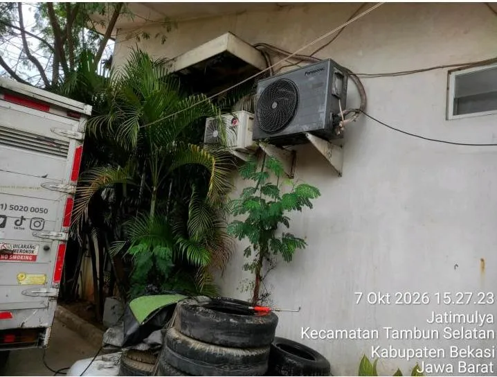 Unit outdoor AC Panasonic di dinding luar area SiCepat WH Bekasi Jatimulya yang ikut dibersihkan